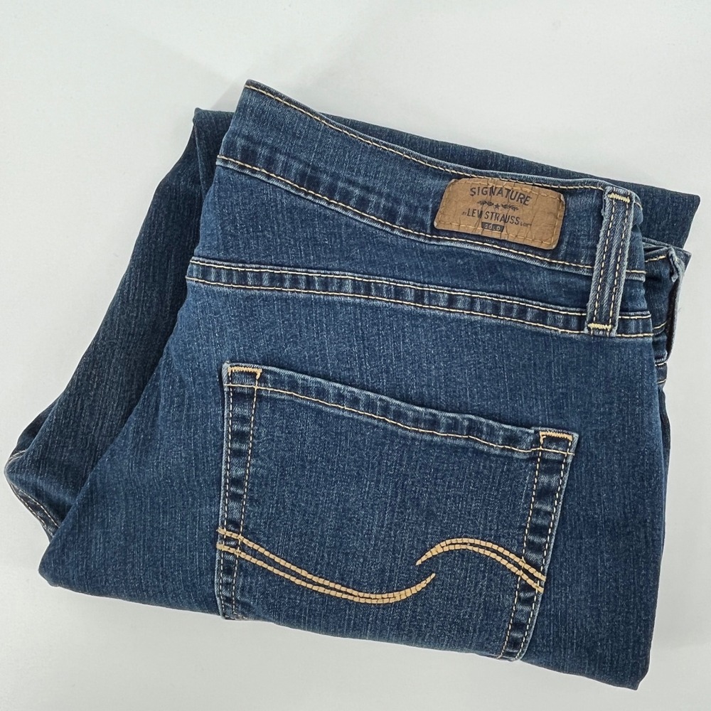 Signature Levi Strauss Gold Label Curvy Straight Jeans Medium Wash Size 14